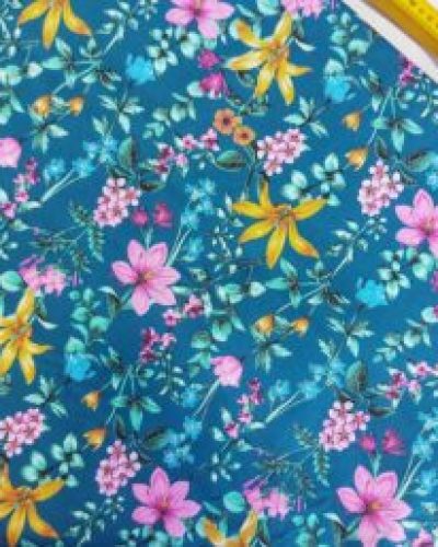 Tricoline Floral Fundo Azul Petróleo Na Promoção